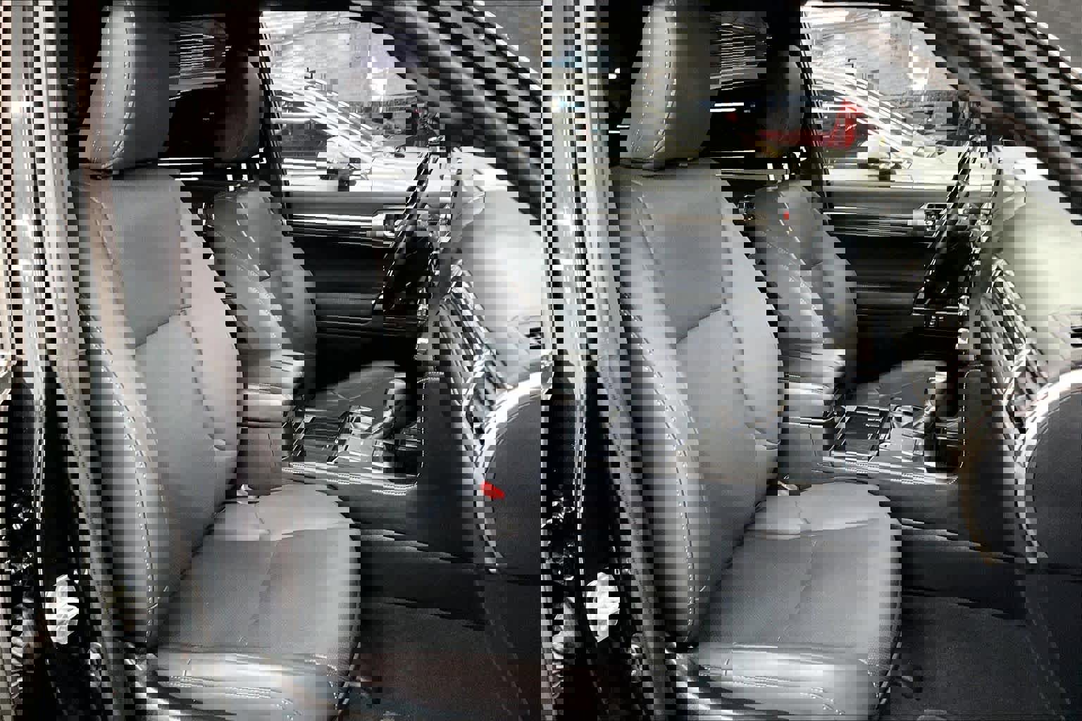 Used 2023 Lexus GX 460 Premium w/ Accessory Package image 9