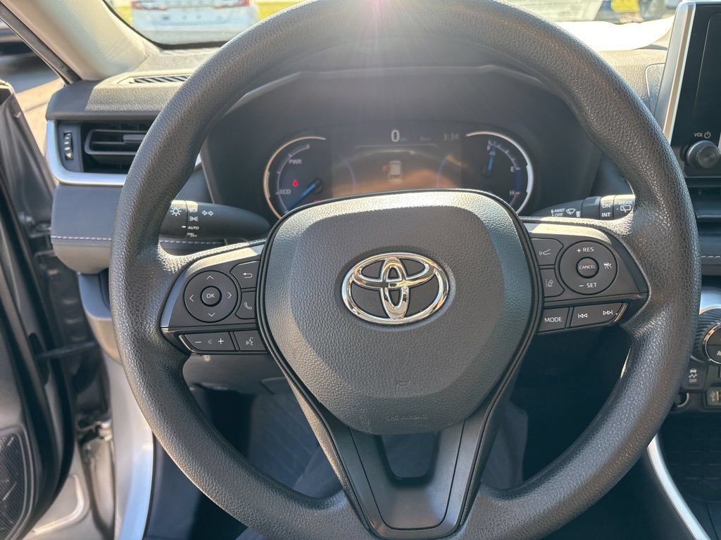 Used 2024 Toyota RAV4 XLE AWD/4WD image 21