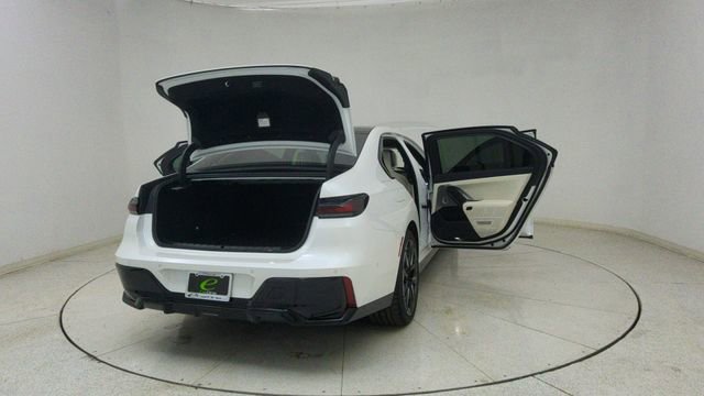 Used 2023 BMW i7 xDrive60 w/ Executive Package 2 image 75