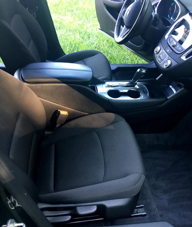 Used 2018 Chevrolet Malibu LT image 14