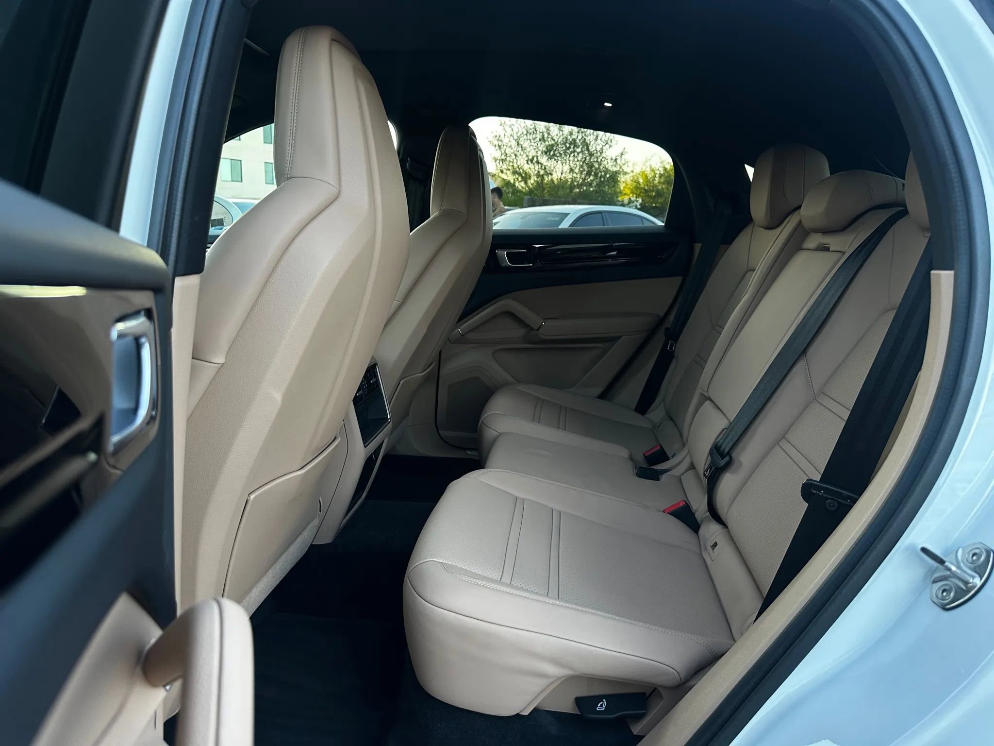 Used 2022 Porsche Cayenne Sport Utility 4D image 18