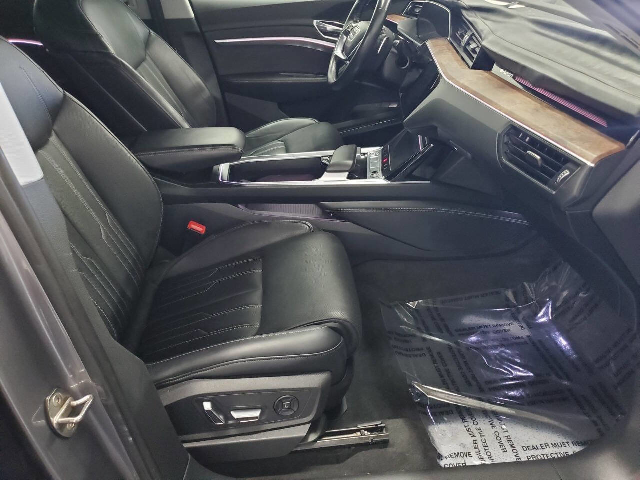 Used 2019 Audi e-tron Prestige w/ Prestige Package image 15