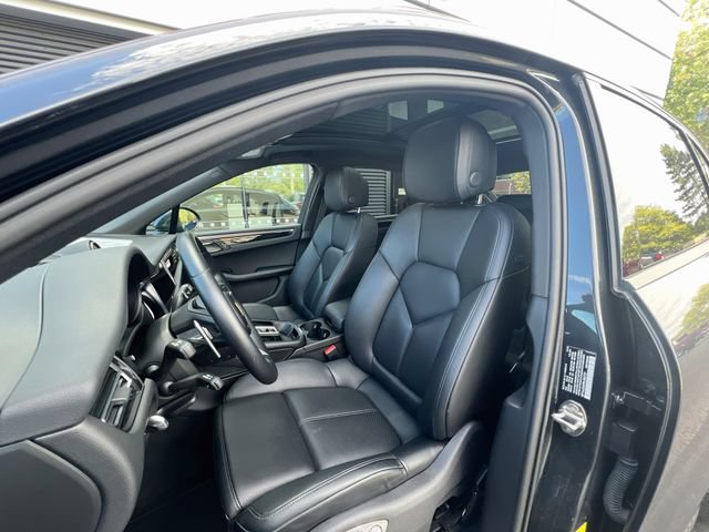 Certified 2024 Porsche Macan AWD/4WD image 5