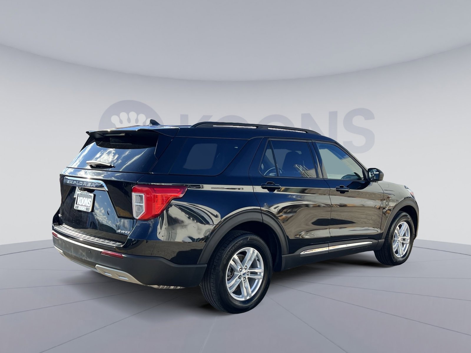 Certified 2022 Ford Explorer XLT w/ Equipment Group 202A image 7