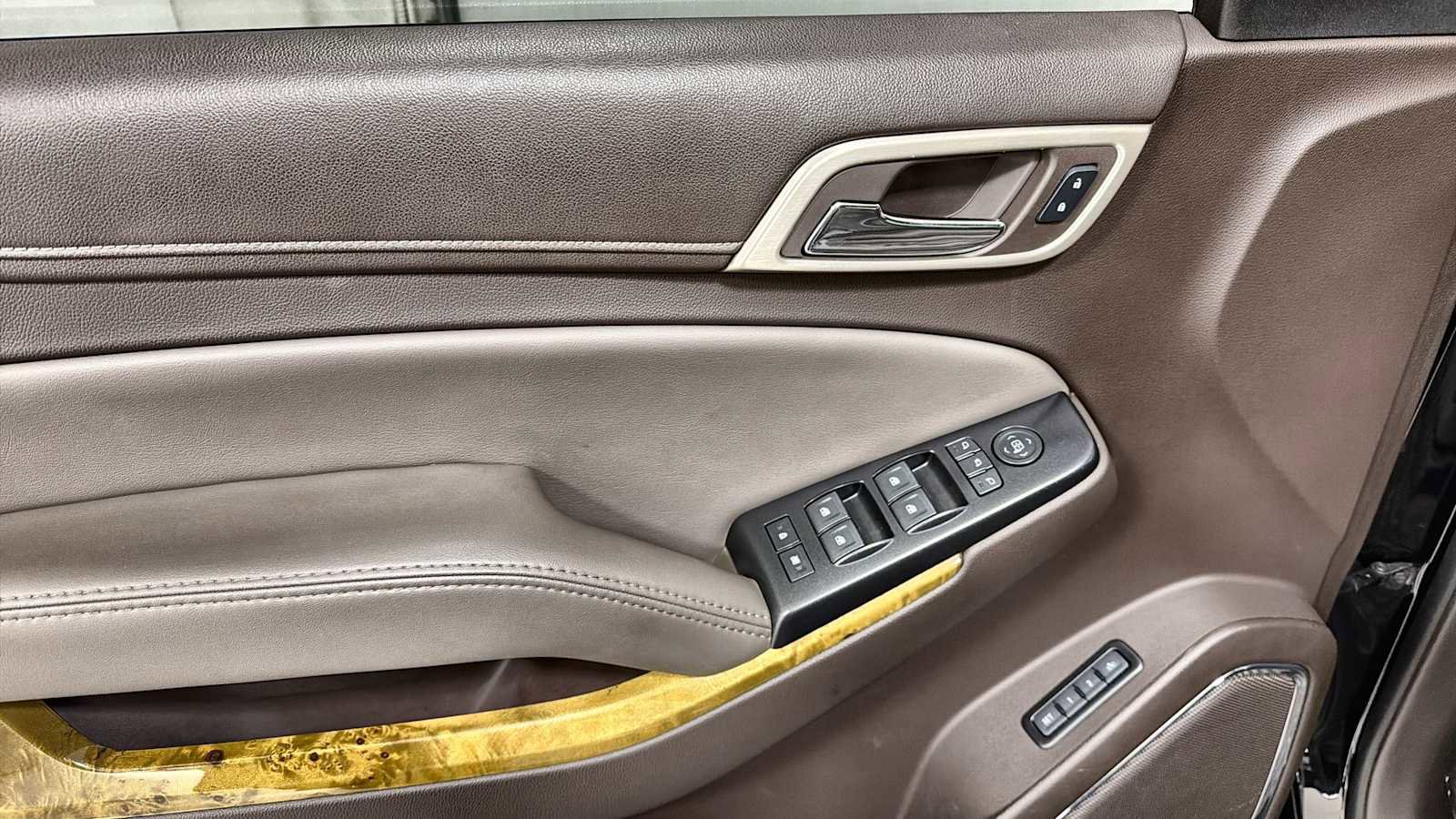 Used 2017 GMC Yukon Denali AWD/4WD image 15