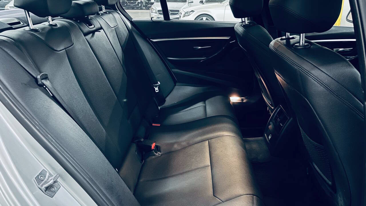 Used 2017 BMW 330i xDrive Sedan AWD/4WD image 21