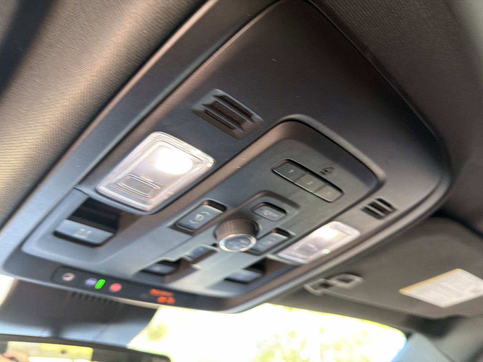 Used 2023 GMC Yukon Denali RWD image 28