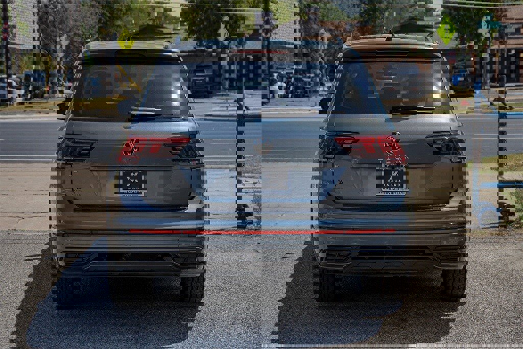 New 2024 Volkswagen Tiguan SE R-Line image 5