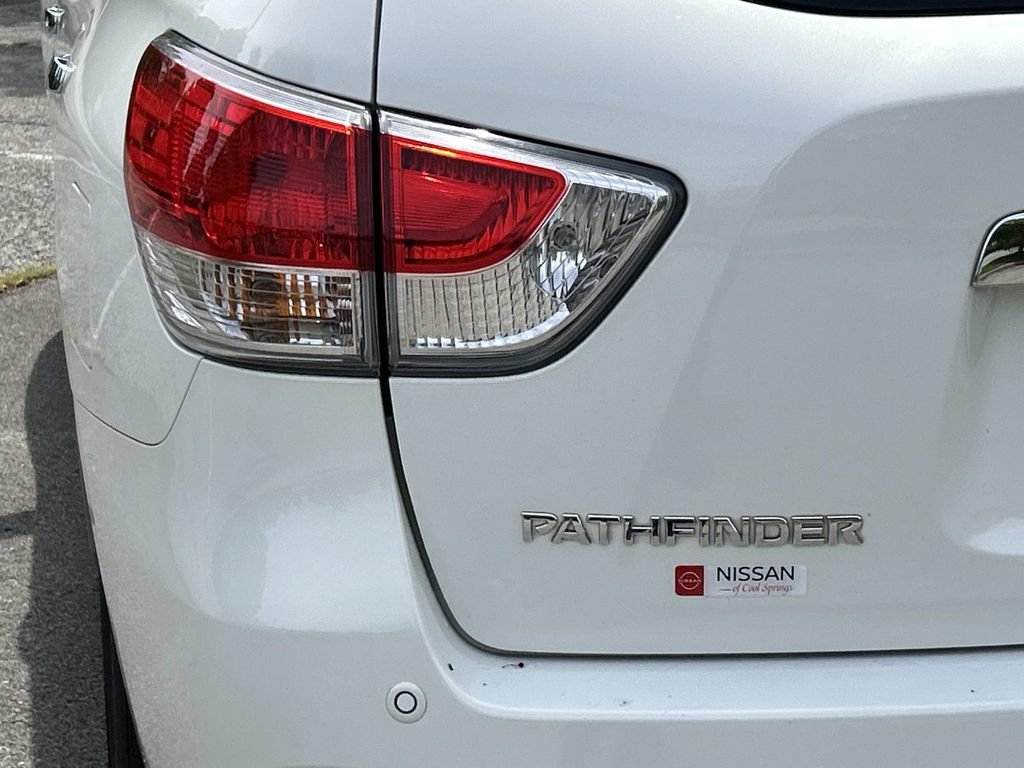 Used 2014 Nissan Pathfinder SV AWD/4WD image 12