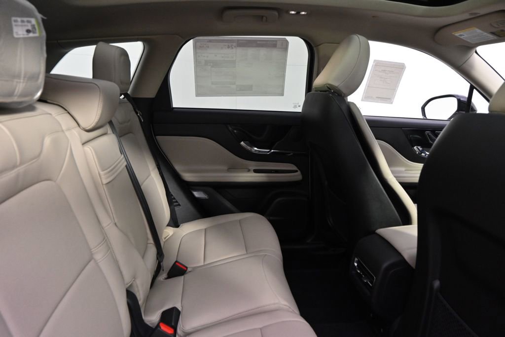 New 2026 Lincoln Corsair Reserve image 17