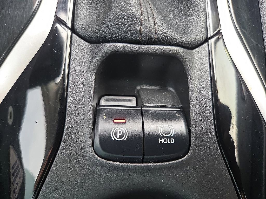 Used 2022 Toyota Corolla Cross XLE image 15