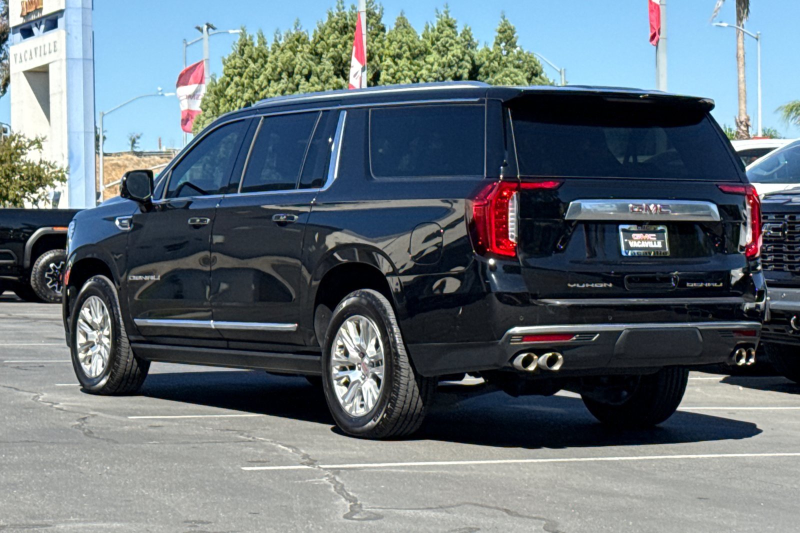 Used 2022 GMC Yukon XL Denali AWD/4WD image 7