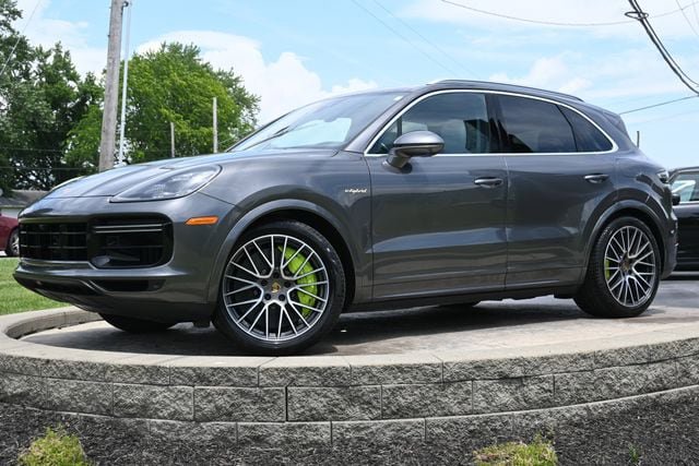 Used 2021 Porsche Cayenne Turbo S AWD/4WD image 1