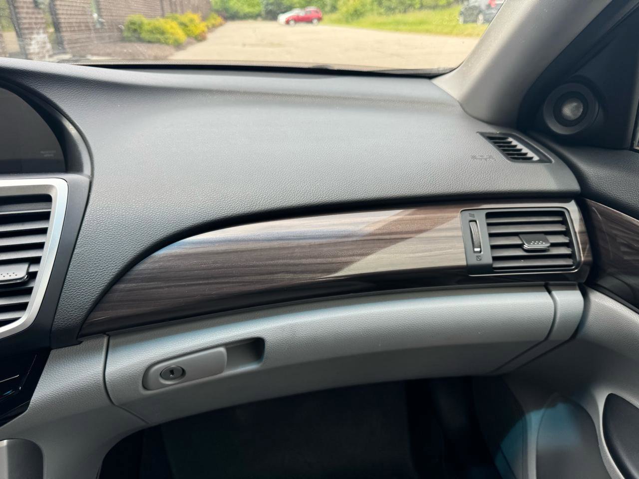 Used 2017 Honda Accord EX-L image 18