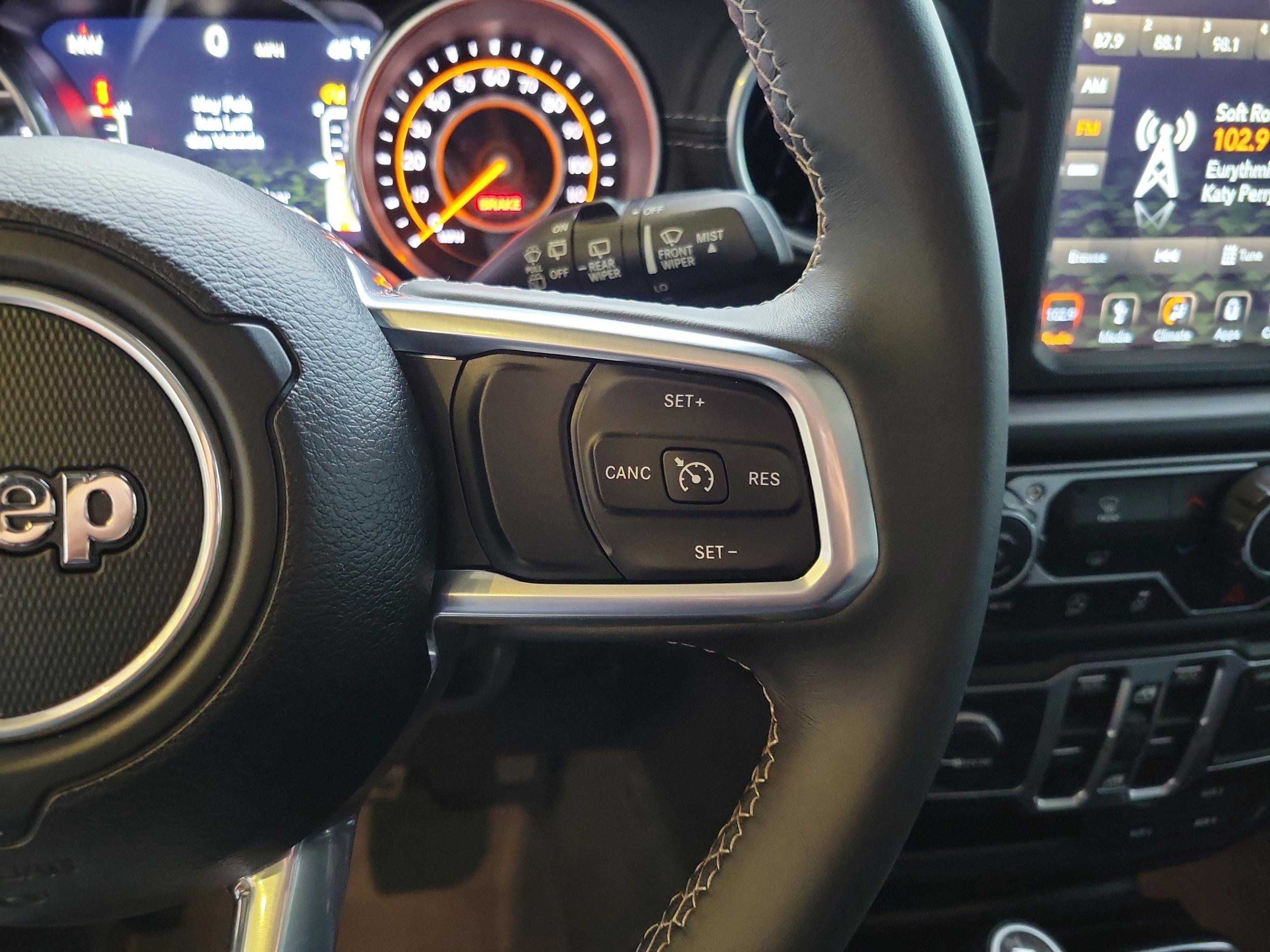 Used 2018 Jeep Wrangler Unlimited Sahara image 14