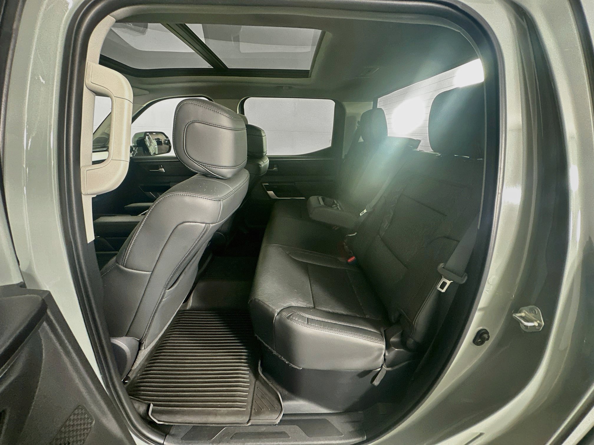 Used 2024 Toyota Tundra Limited AWD/4WD image 27
