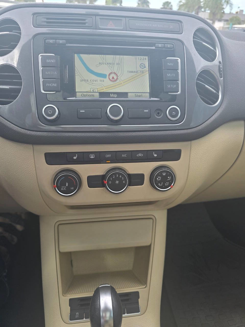 Used 2013 Volkswagen Tiguan SE image 13