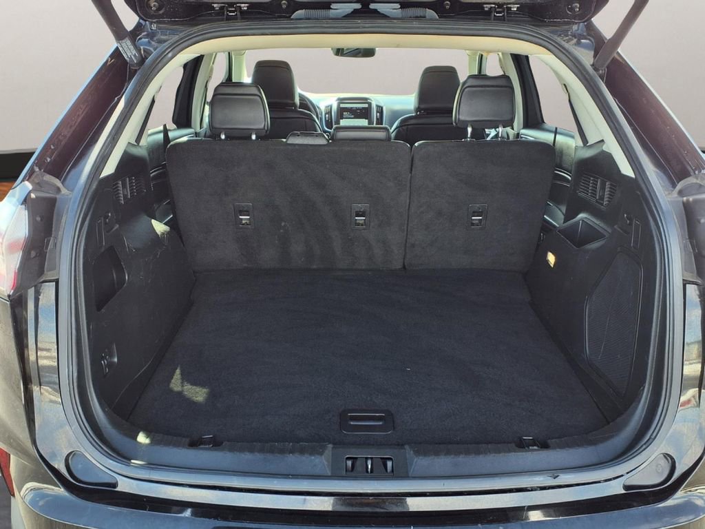 Used 2022 Ford Edge Titanium image 23