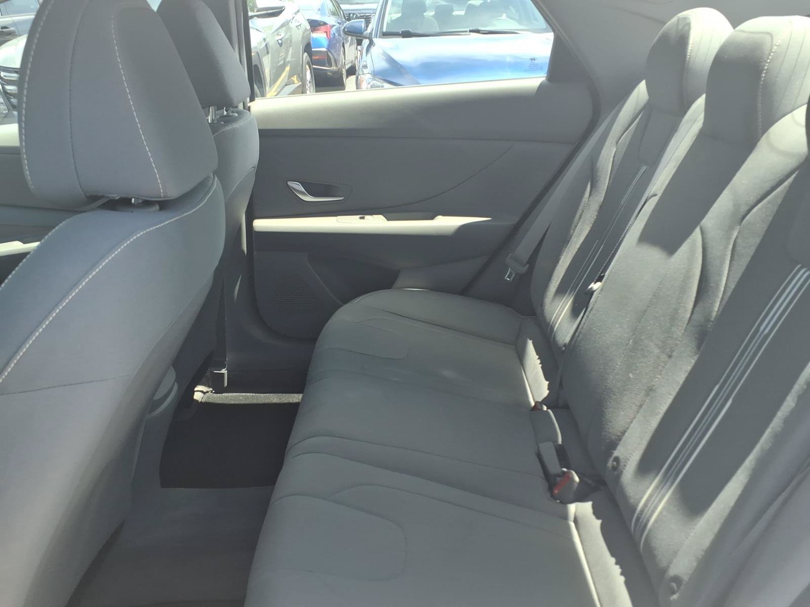 Certified 2022 Hyundai Elantra SEL w/ Preferred Accessory Package FWD image 17