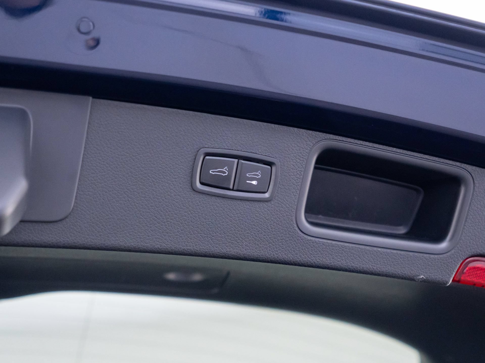 Certified 2023 Porsche Macan AWD/4WD image 32