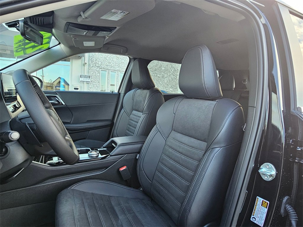 New 2025 Mitsubishi Outlander SE image 17