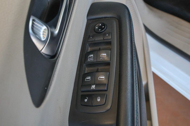 Used 2021 Chrysler Pacifica Touring-L FWD image 28
