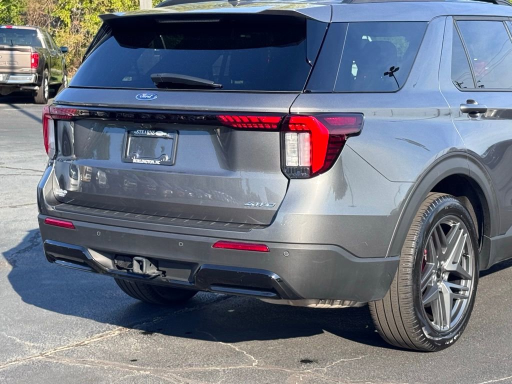 Used 2025 Ford Explorer ST-Line w/ ST-Line Street Pack AWD/4WD image 42