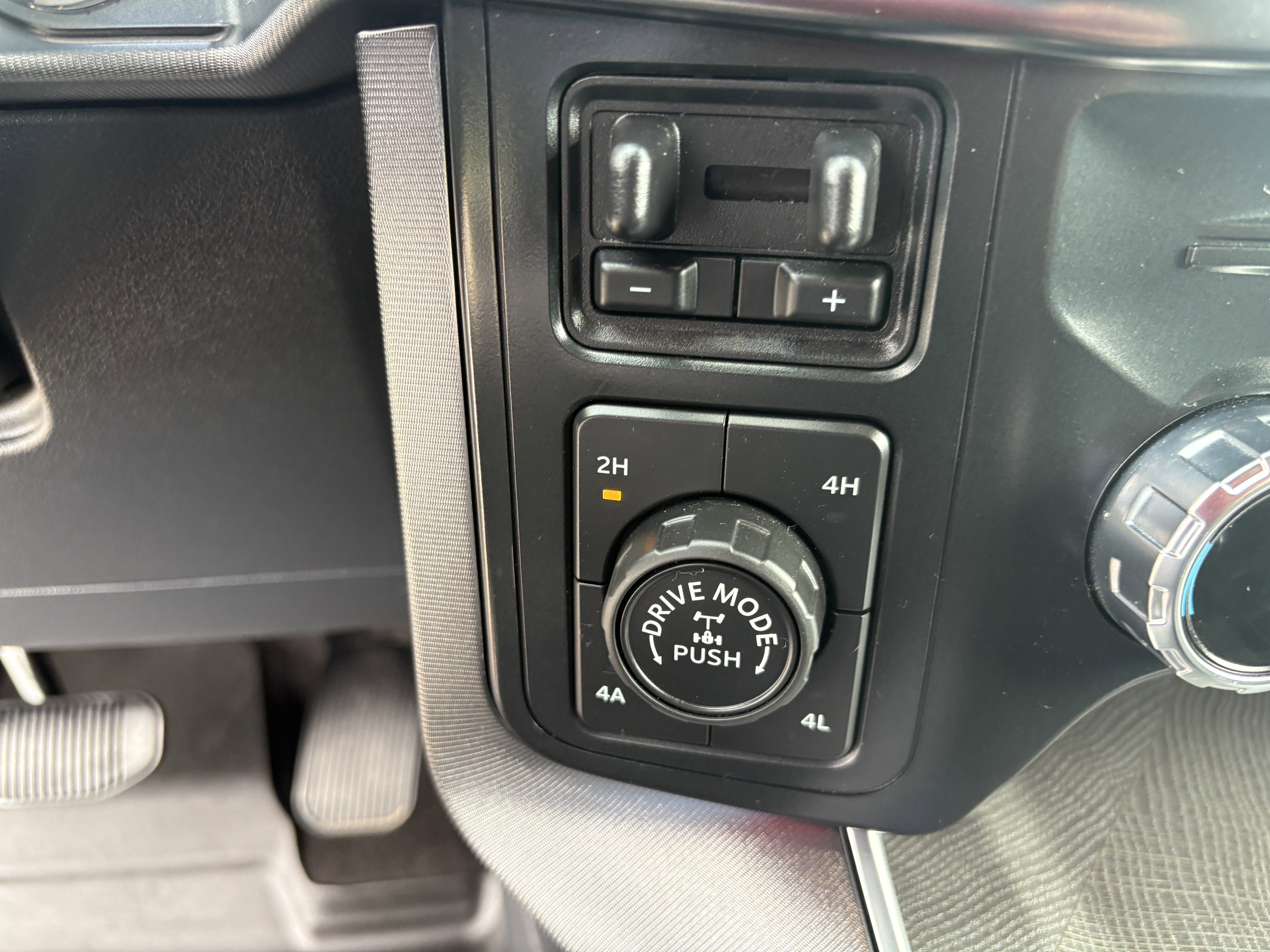 Used 2022 Ford F150 Platinum w/ Equipment Group 701A High image 13