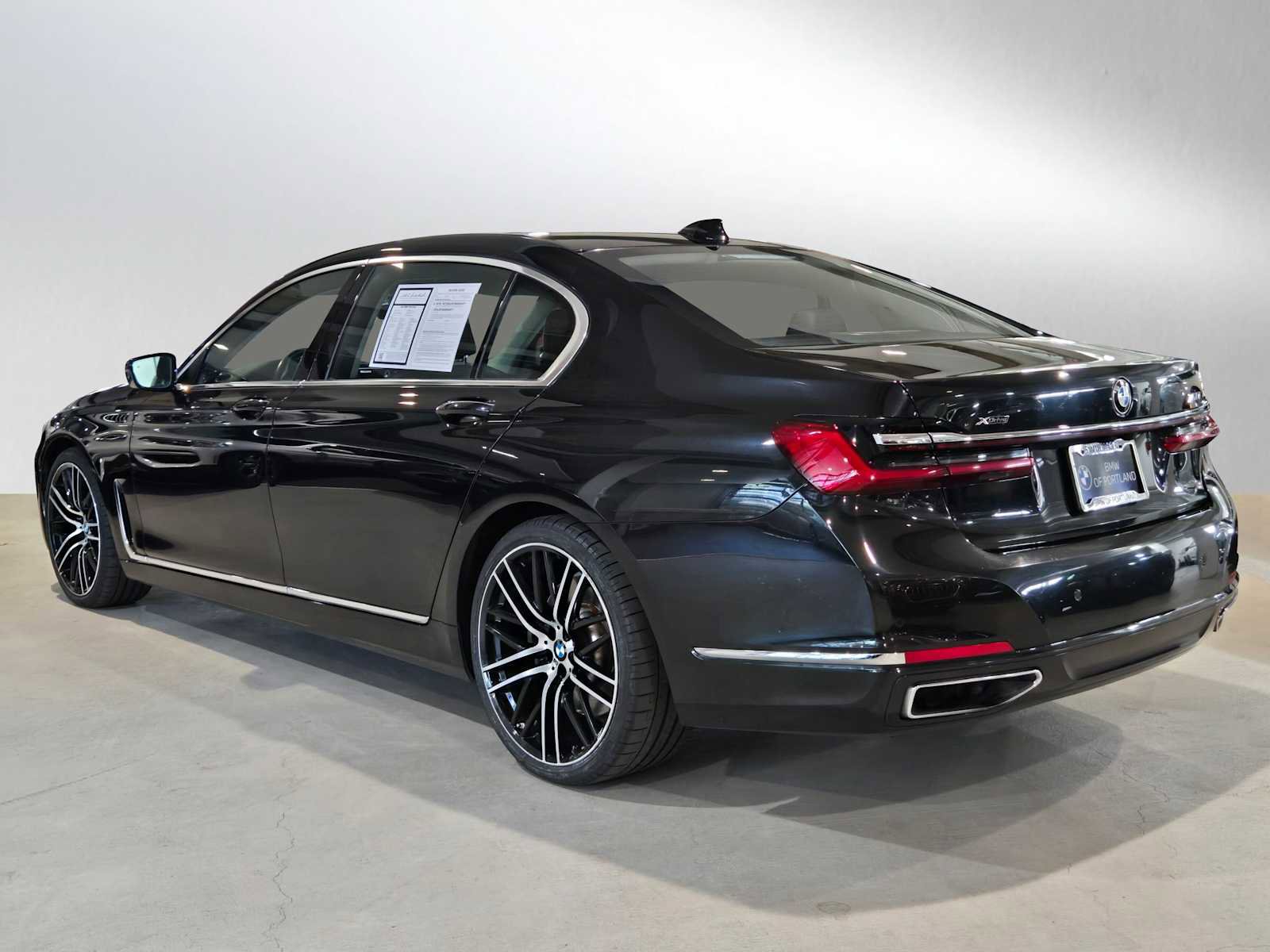 Used 2021 BMW 750i xDrive AWD/4WD image 5