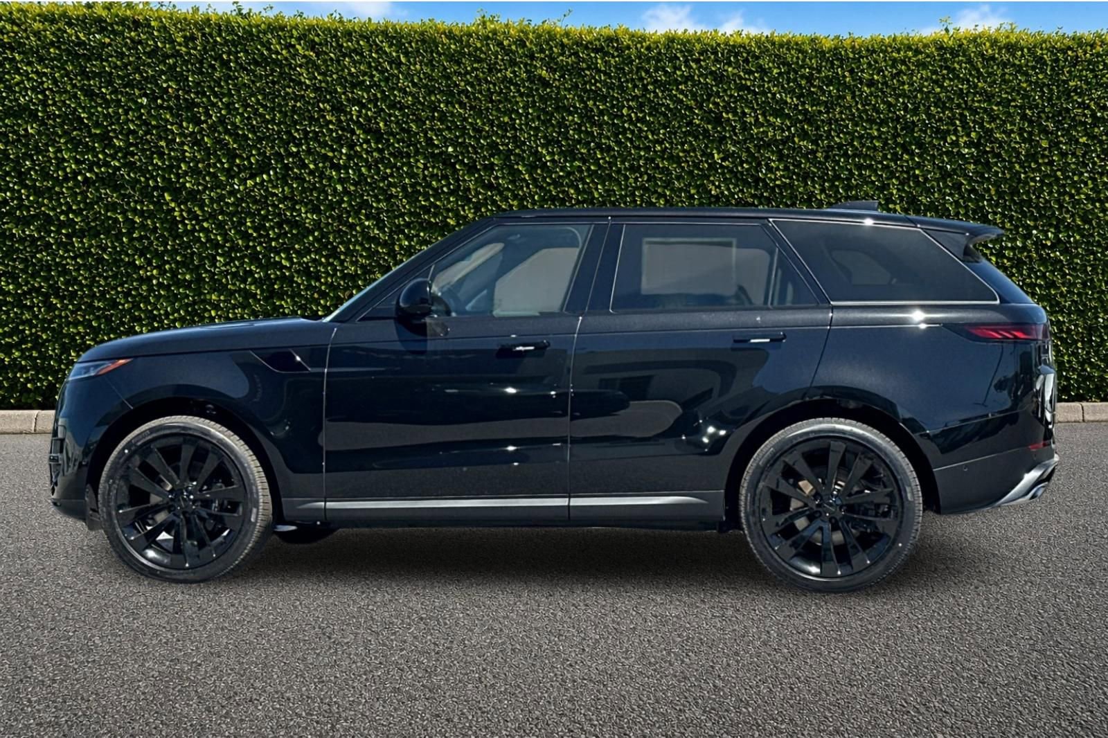 New 2026 Land Rover Range Rover Sport SE AWD/4WD image 3
