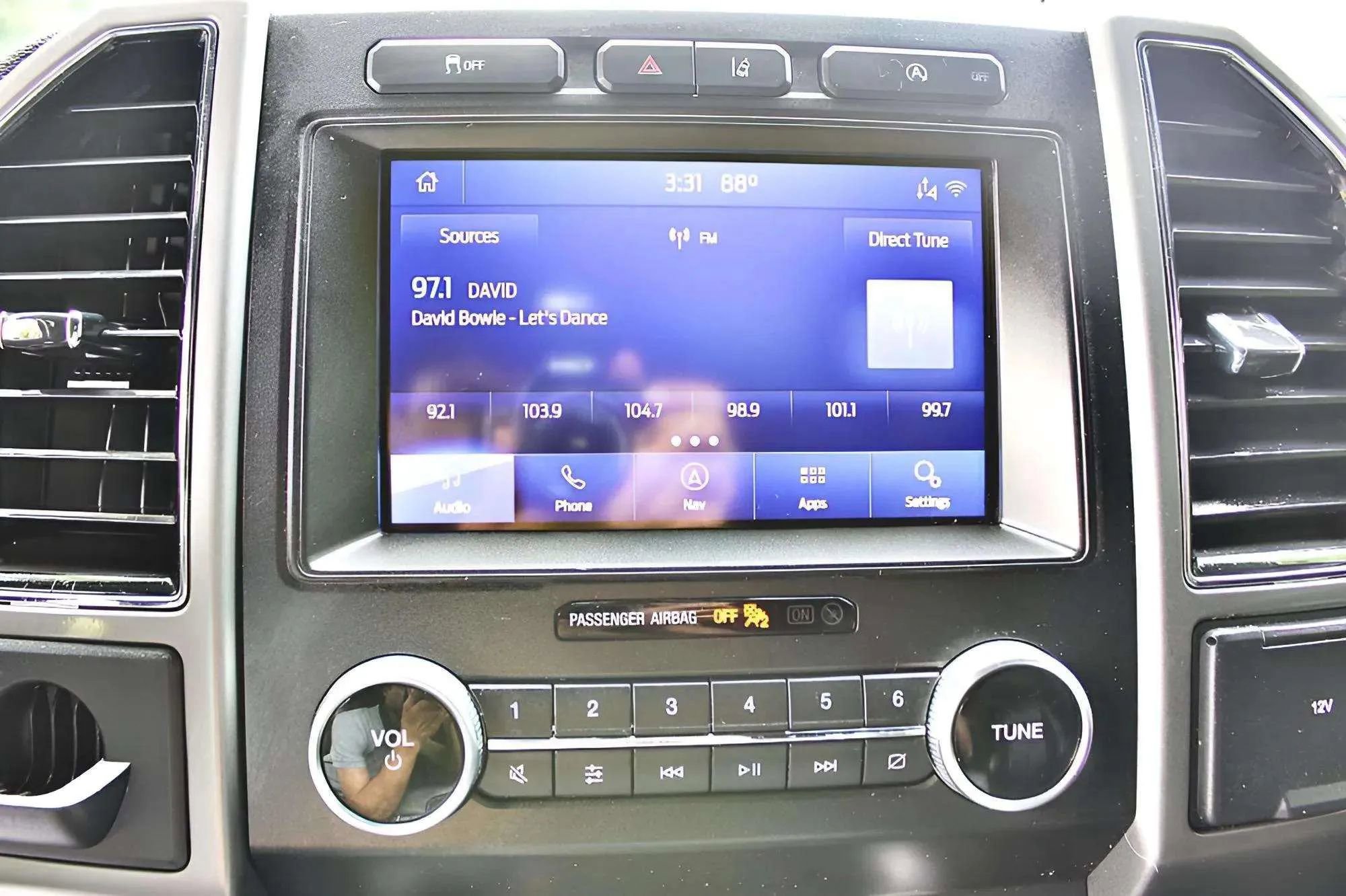 Used 2021 Ford Expedition XLT image 16