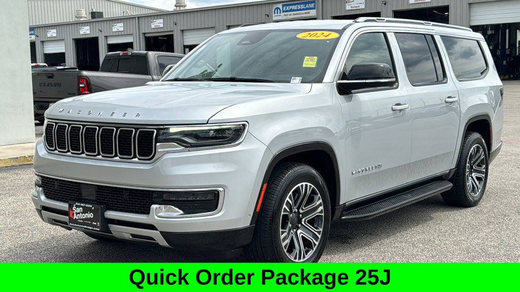 Used 2024 Jeep Wagoneer L Series II w/ Flexible Seating Group RWD image 3