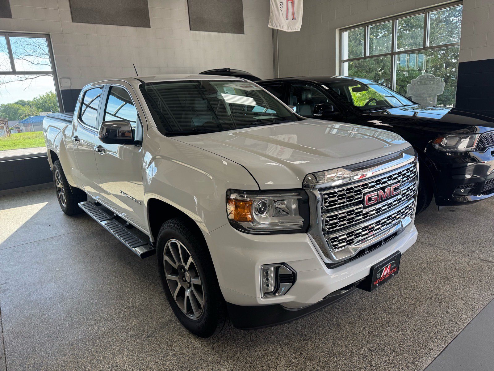 Used 2022 GMC Canyon Denali AWD/4WD image 3