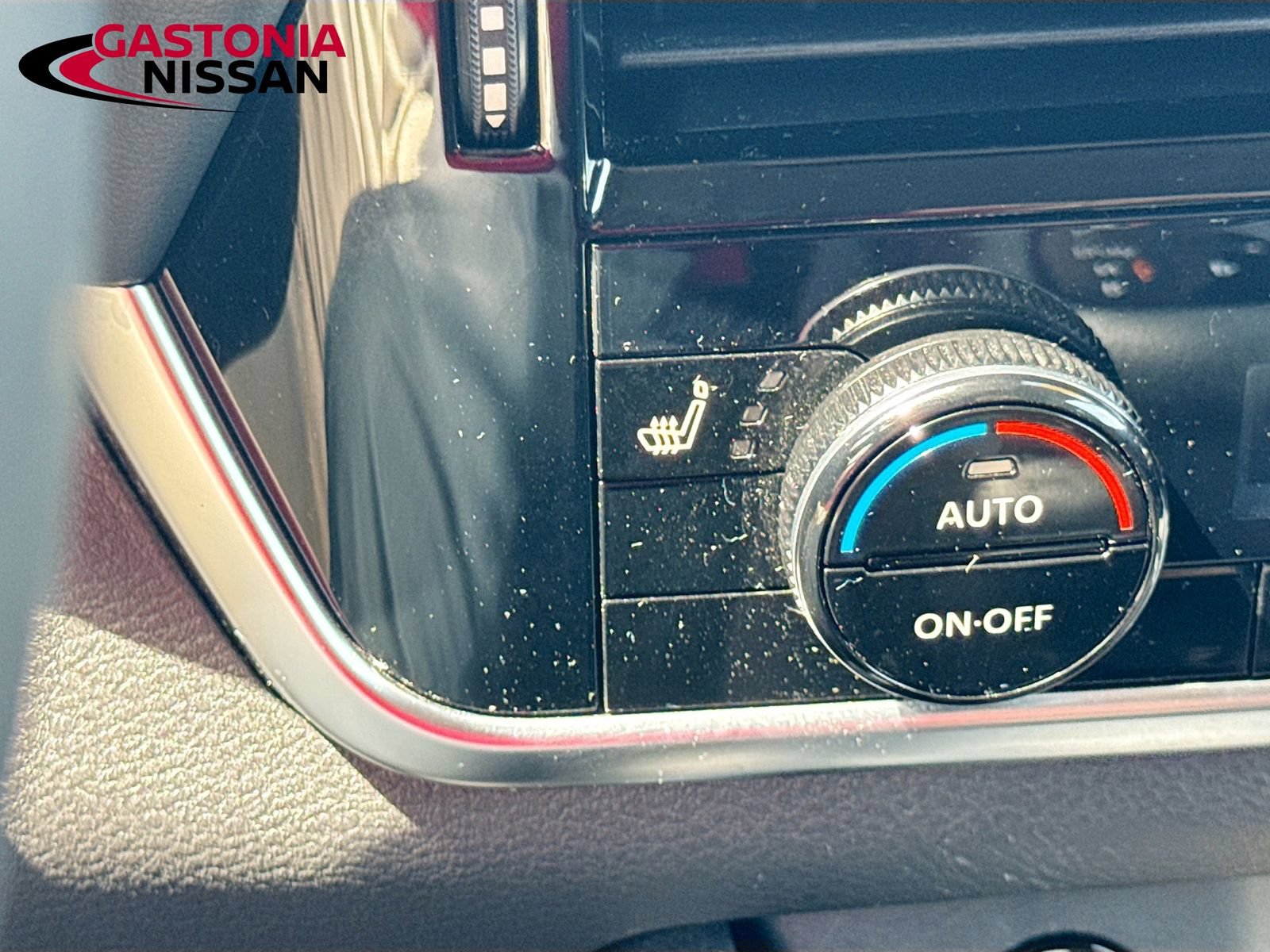 Used 2024 Nissan Rogue SL AWD/4WD image 27