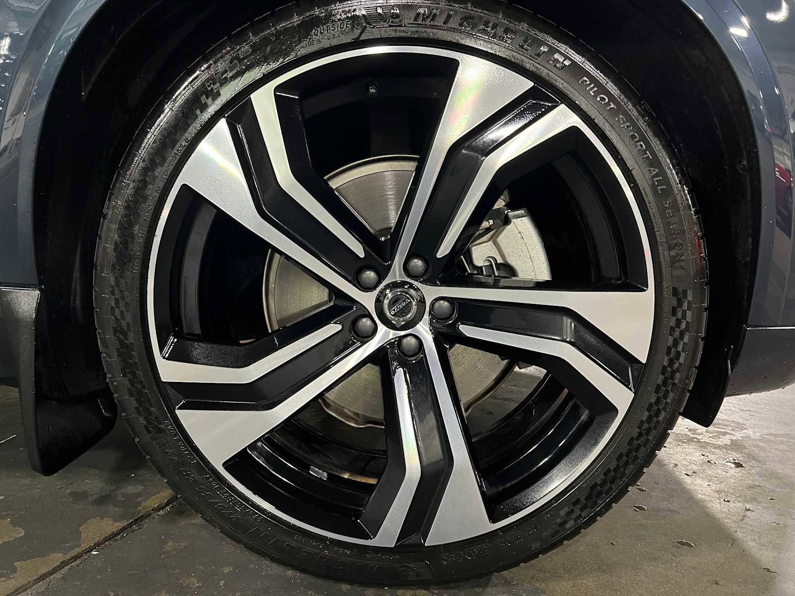 Used 2024 Volvo XC90 B6 Ultimate w/ Lounge Package image 9