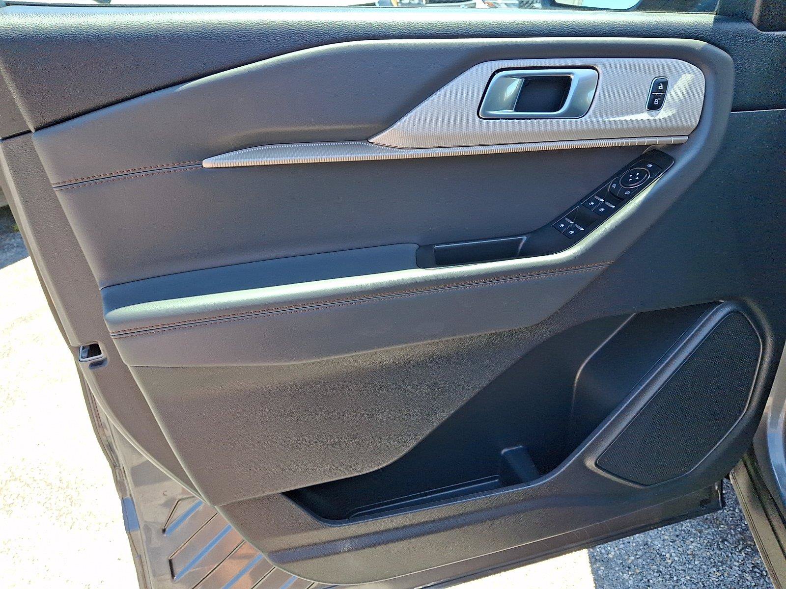 Certified 2025 Ford Explorer Active AWD/4WD image 13