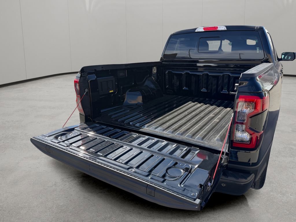 Used 2025 Ford Ranger Lariat w/ Black Appearance Package AWD/4WD image 11