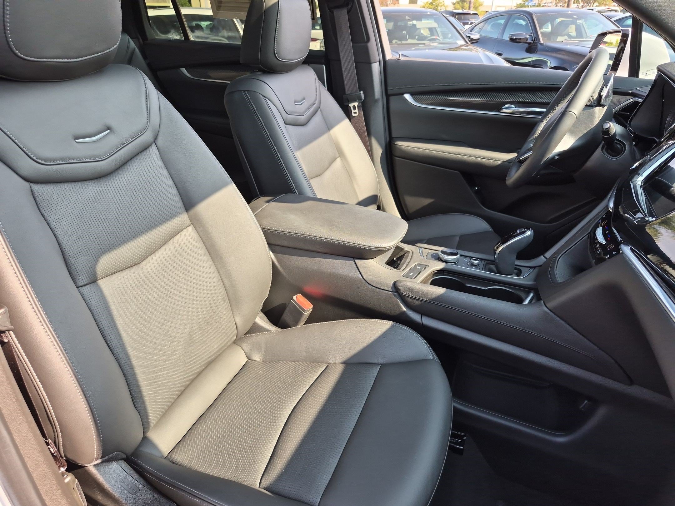 Used 2023 Cadillac XT6 Sport w/ Technology Package AWD/4WD image 35