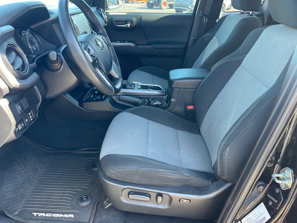 Used 2020 Toyota Tacoma TRD Sport image 10