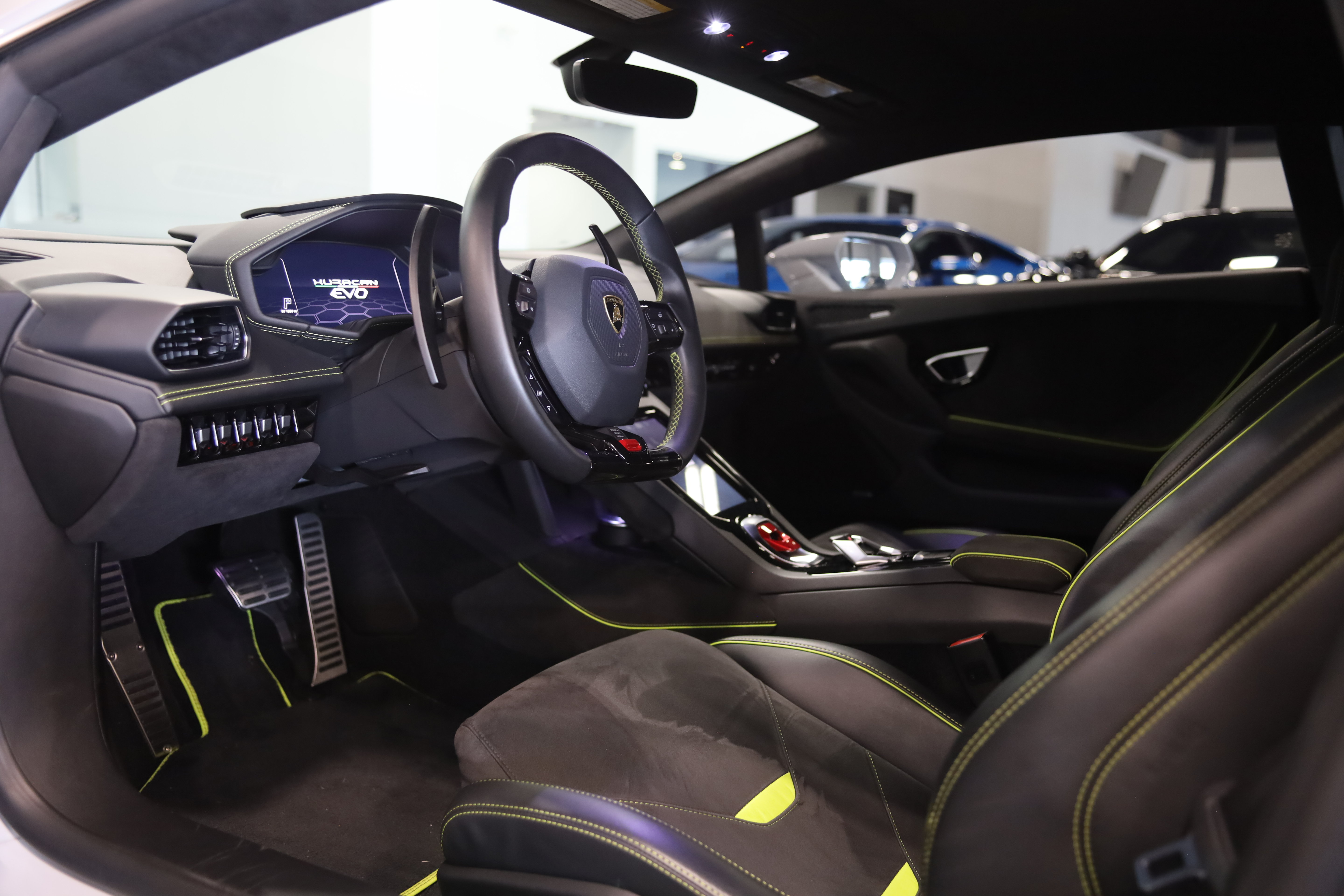 Used 2021 Lamborghini Huracan EVO AWD/4WD image 16