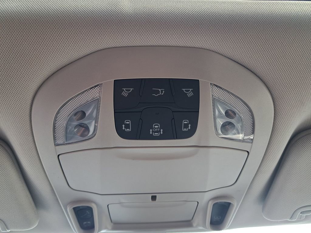 Used 2024 Chrysler Pacifica Limited FWD image 33