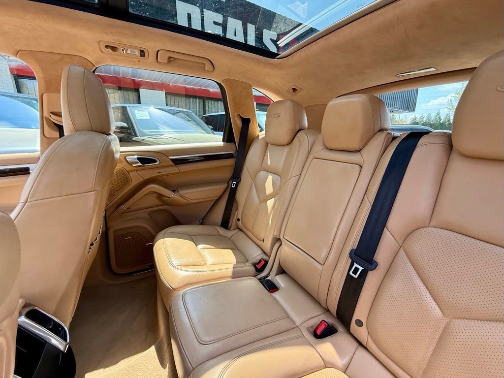 Used 2016 Porsche Cayenne GTS AWD/4WD image 38