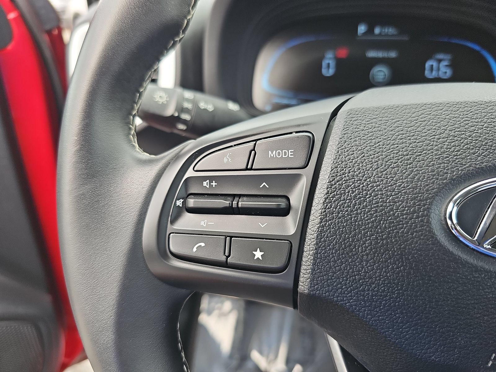 Certified 2025 Hyundai Venue Limited FWD image 16