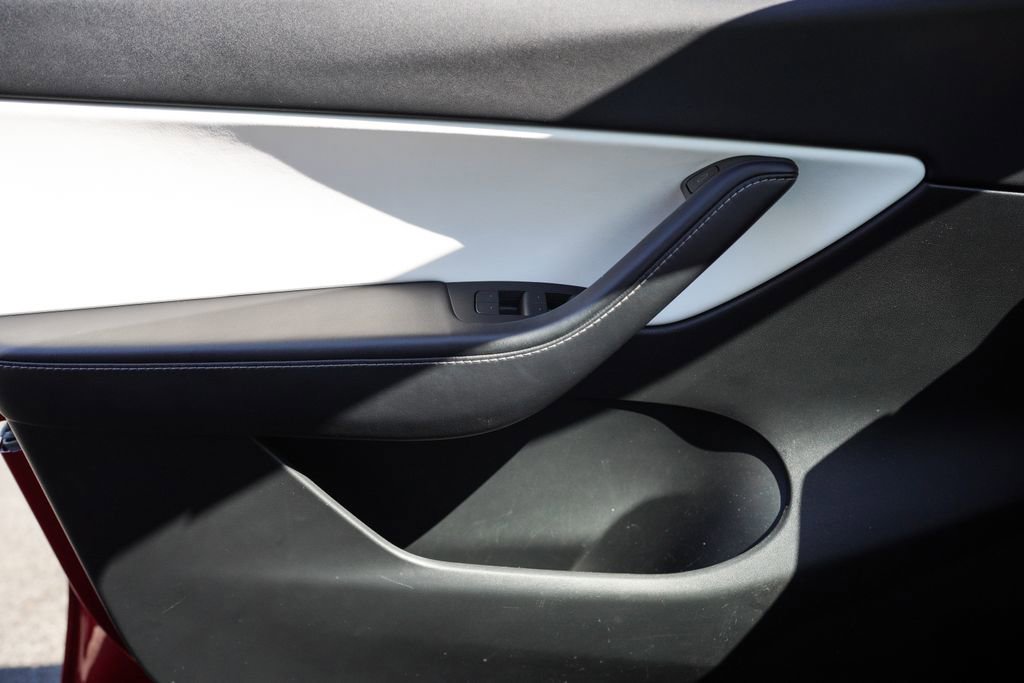 Used 2021 Tesla Model Y Long Range AWD/4WD image 30