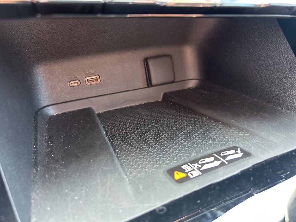 Used 2025 Chevrolet Traverse High Country image 34