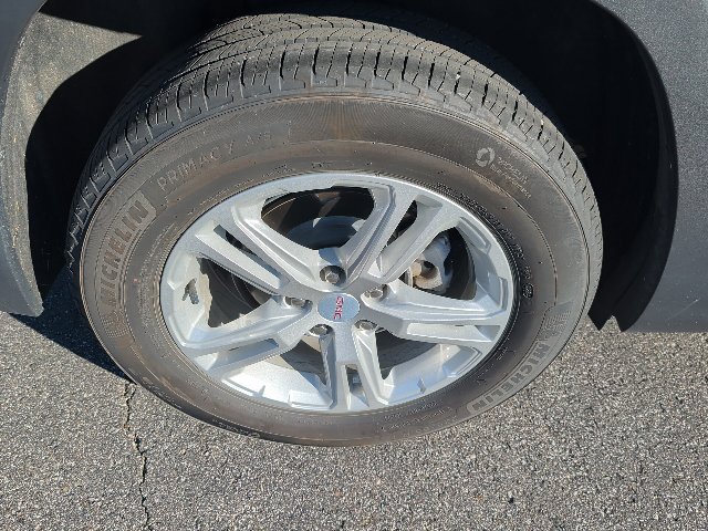 Used 2024 GMC Terrain SLE FWD image 3