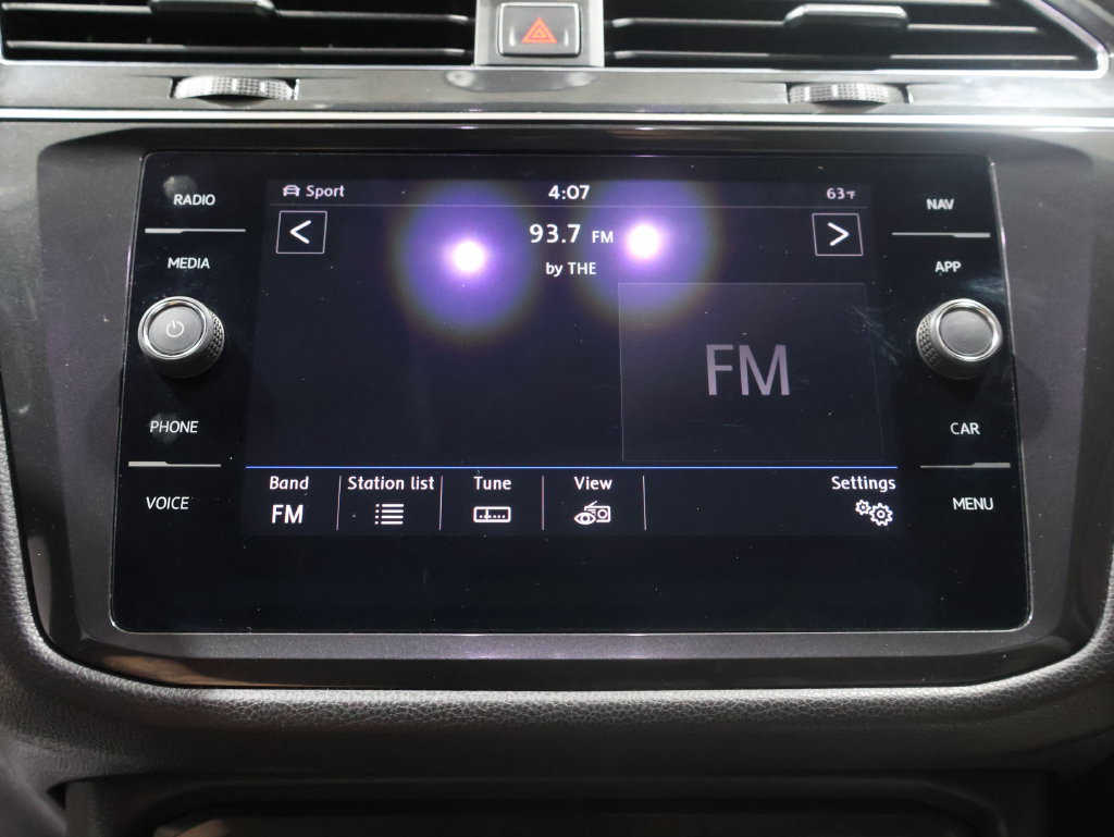 Used 2018 Volkswagen Tiguan SEL Premium AWD/4WD image 30