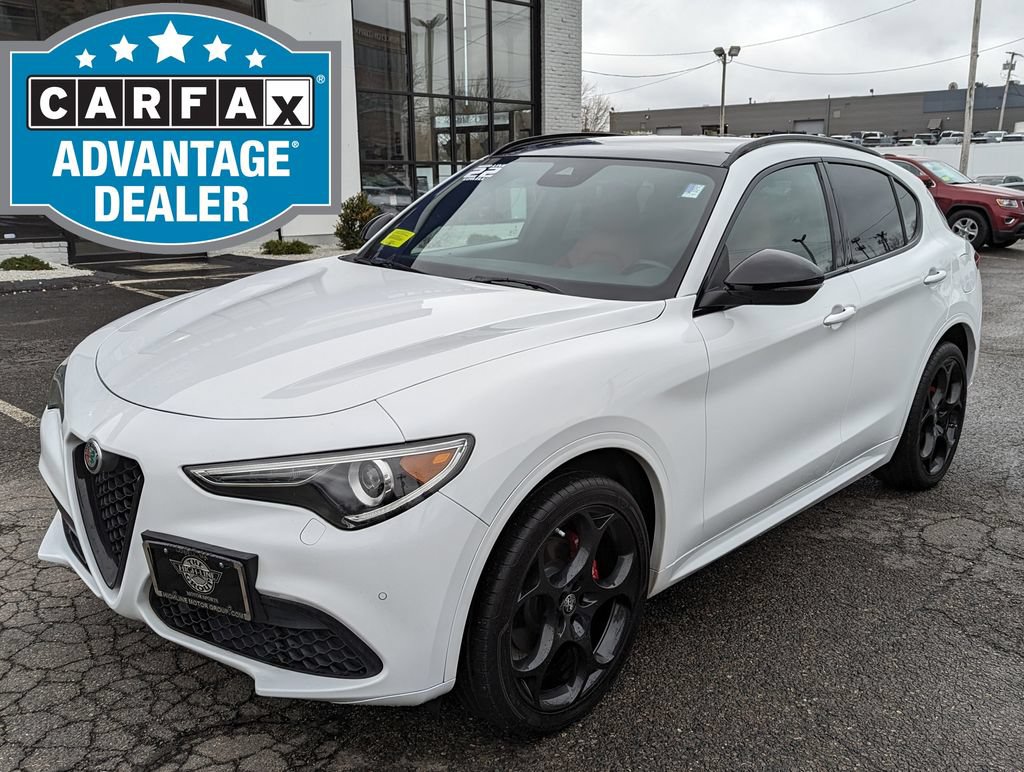 Used 2022 Alfa Romeo Stelvio Veloce AWD/4WD image 2