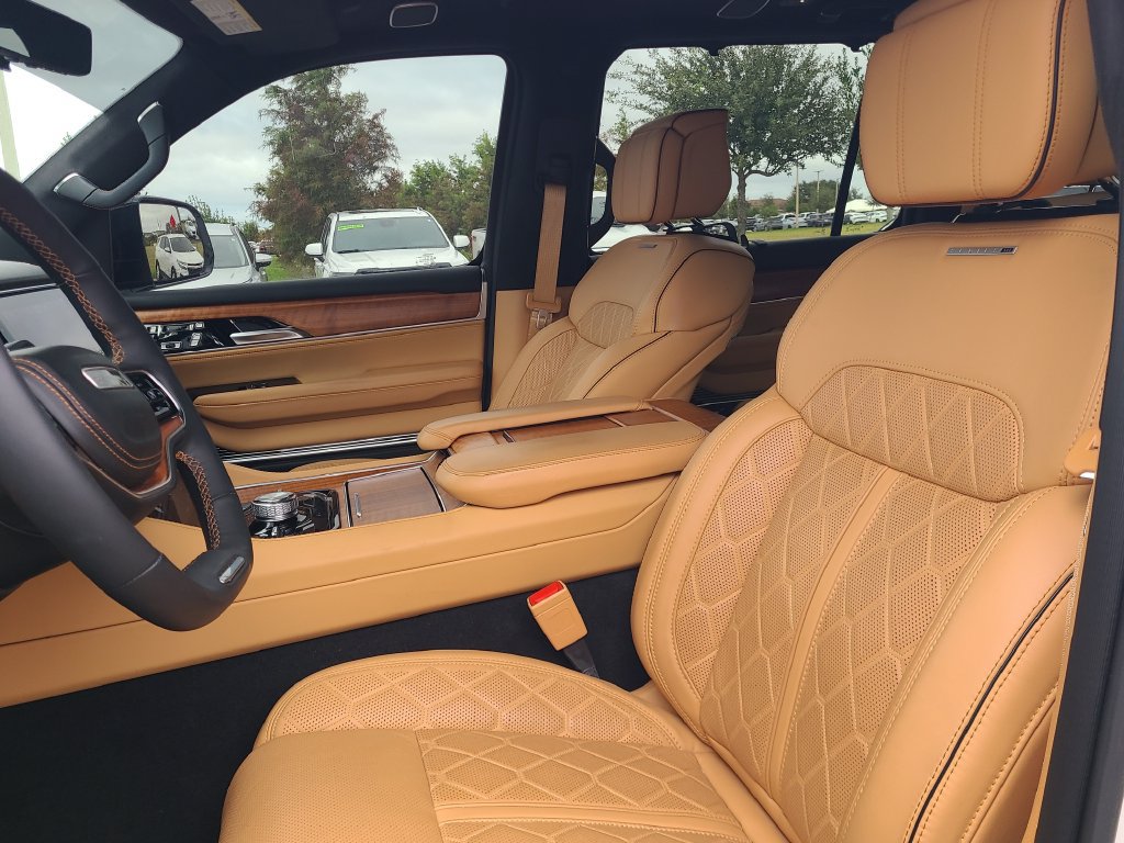 Used 2024 Jeep Grand Wagoneer Series III AWD/4WD image 15