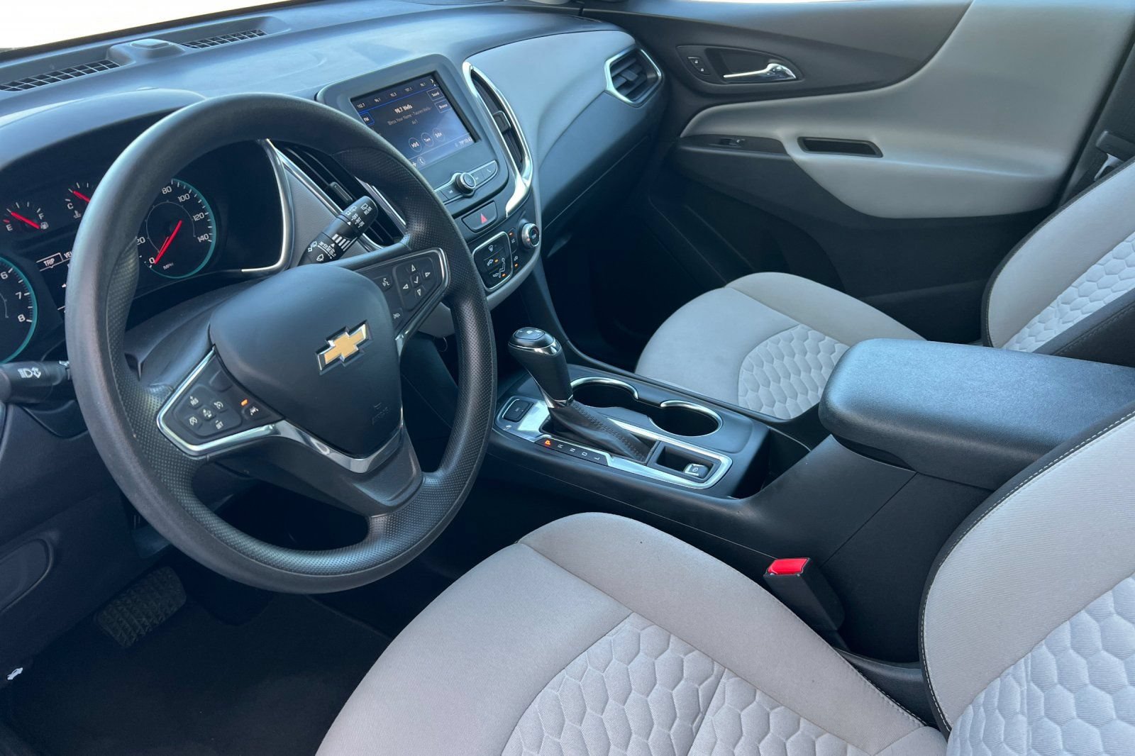 Used 2021 Chevrolet Equinox LS w/ LPO, Blackout Package AWD/4WD image 7